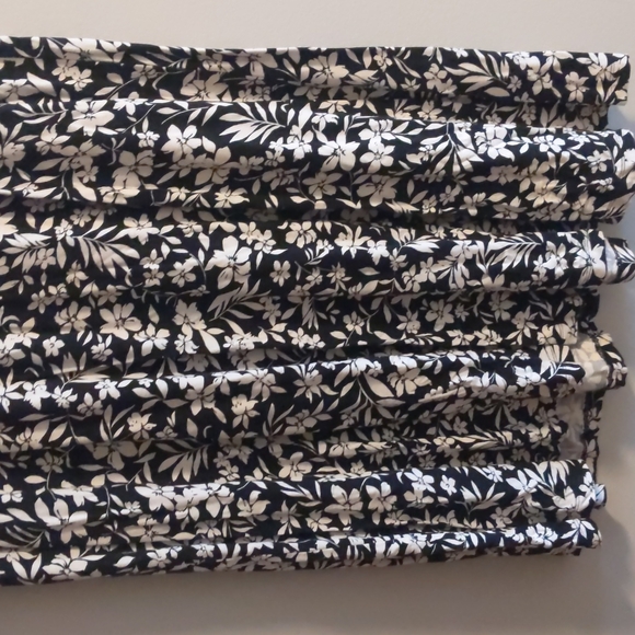 Old Navy Black and White Floral Dress - Picture 4 of 6